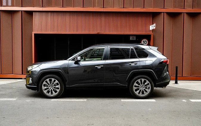 Toyota RAV4 cena 188000 przebieg: 33000, rok produkcji 2021 z Piaski małe 352